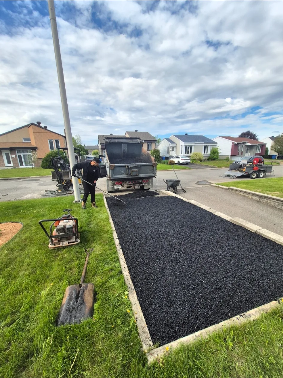 Travaux d’installation d’asphalte